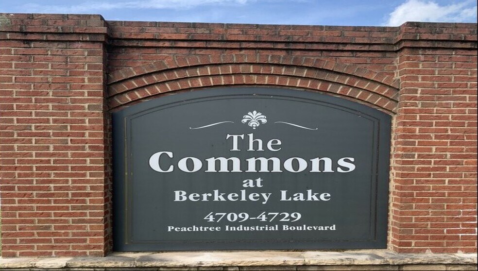 More Photos Of 4729 Peachtree Industrial Blvd, Berkeley Lake Medical For Lease