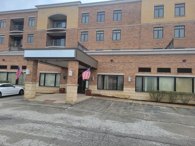 More Photos Of 6400 N Northwest Hwy, Chicago Apartments For Lease
