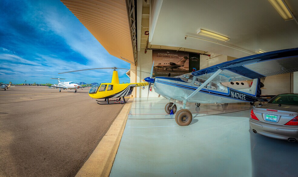 More Photos Of 14605 N Airport Dr, Scottsdale Airplane Hangar For Lease