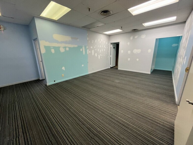More Photos Of 601-605 Union Blvd, Totowa Showroom For Lease