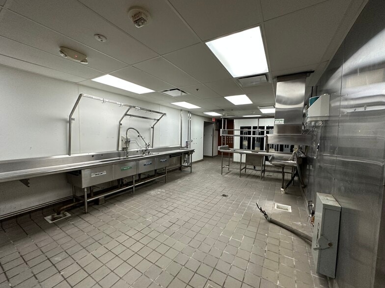 More Photos Of 3102 Piedmont Rd NE, Atlanta Restaurant For Lease