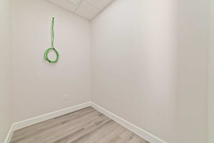 More Photos Of 18747 Mueschke Rd, Cypress Office For Lease