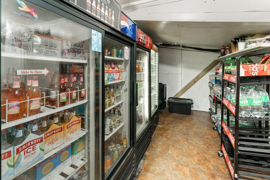 More Photos Of 512 S US Highway 301, Jesup Storefront For Sale