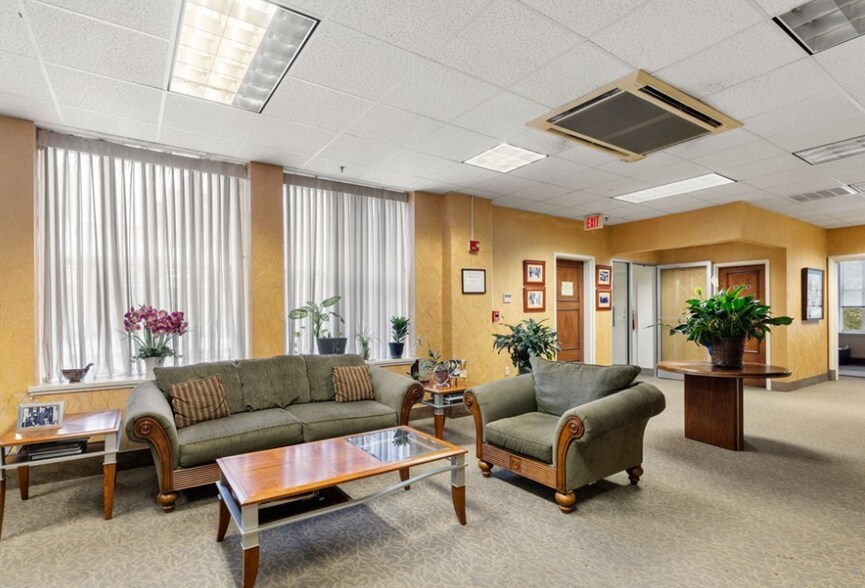 More Photos Of 422 E Franklin St, Richmond Office For Sale