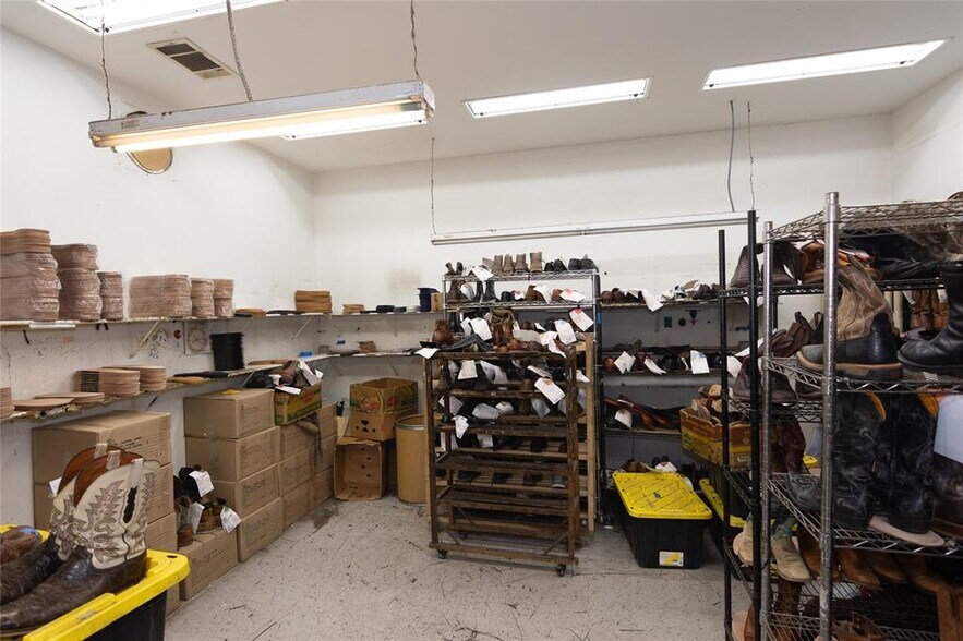 More Photos Of 4909 Commercial Park Dr, Austin Flex For Sale