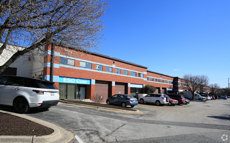 More Photos Of 8740 Cherry Ln, Laurel Light Manufacturing For Sale