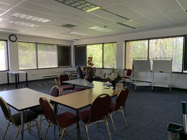 More Photos Of 11301 W Lake Park Dr, Milwaukee Office For Sale