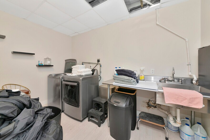 More Photos Of 1345 2nd St, Sarasota Office Residential For Sale