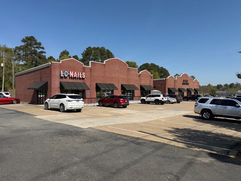 Primary Photo Of 2811 Martha Berry Hwy NW, Rome General Retail For Lease