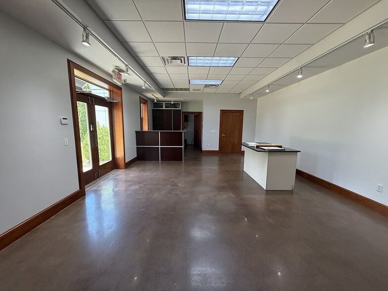 More Photos Of 9540 Airport Hwy, Monclova Warehouse For Sale