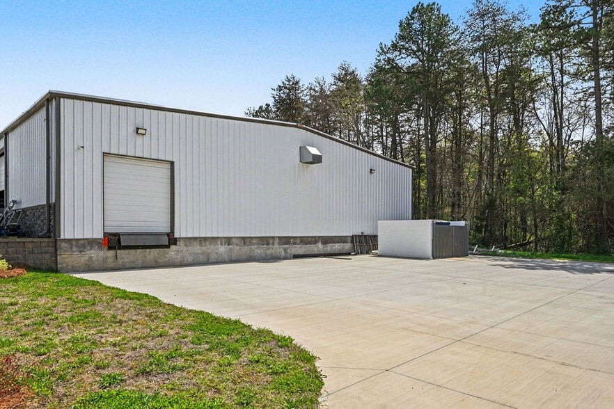 More Photos Of 215 Irvan Ct NW, Concord Flex For Lease