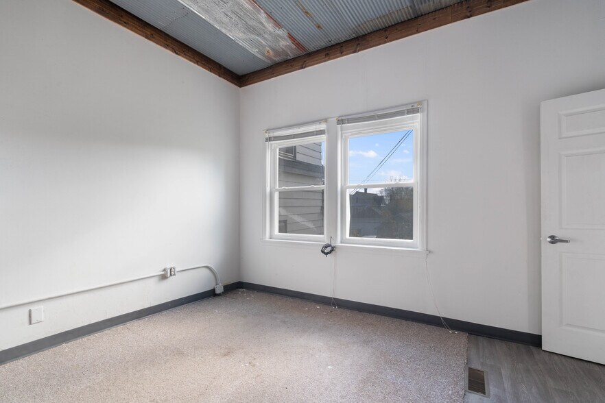 More Photos Of 2224 W 3rd St, Duluth Storefront Retail Office For Sale