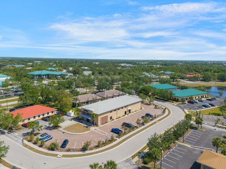 More Photos Of 5261 Paylor Ln, Sarasota Freestanding For Lease