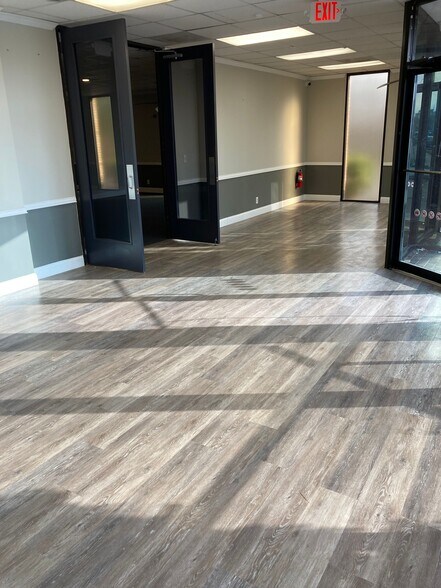 More Photos Of 6677 Rookin St, Houston Storefront Retail Office For Lease