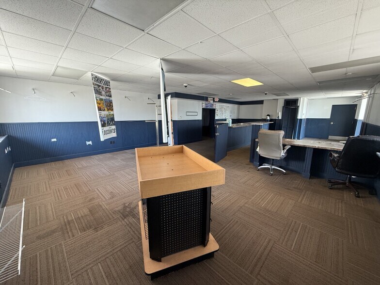 More Photos Of 4301 N Main St, Dayton Restaurant For Lease