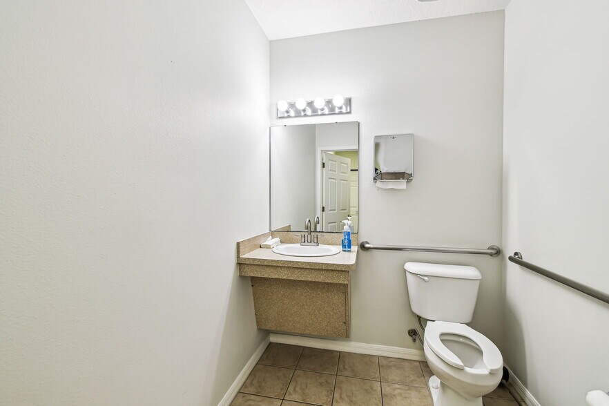 More Photos Of 7720 W Waters Ave, Tampa Office For Lease