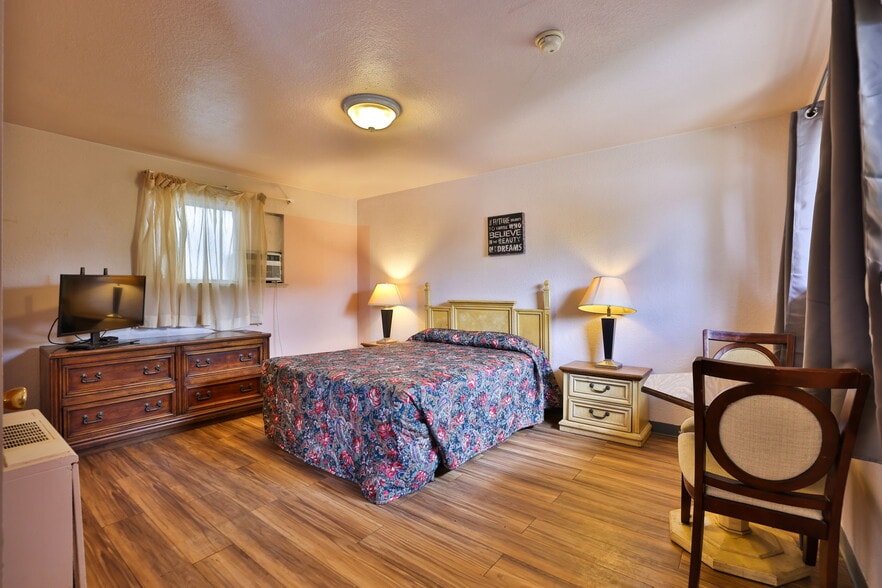 More Photos Of 620 W Colorado Ave, Colorado Springs Hotel For Sale
