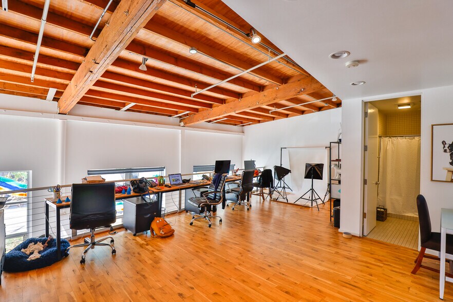More Photos Of 2100 Abbot Kinney Blvd, Venice Office For Lease