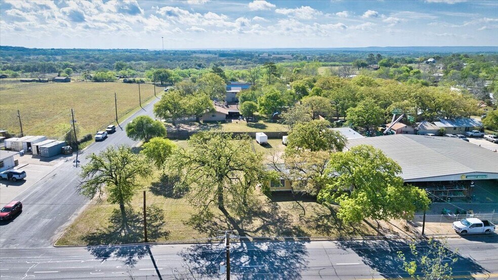 More Photos Of 1007 N Llano St, Fredericksburg Office Residential For Sale