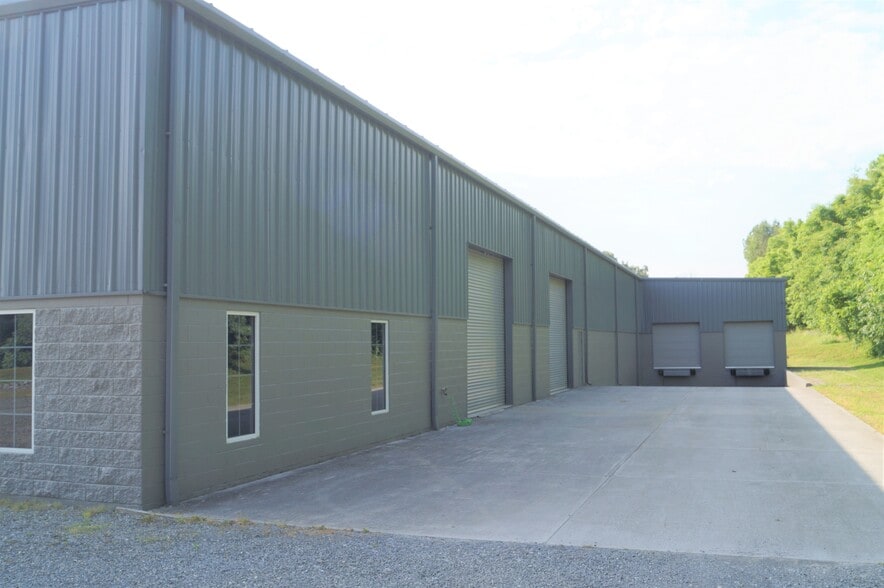 More Photos Of 3024 Cherokee Park Rd, Morristown Warehouse For Lease