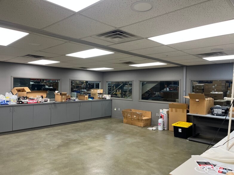 More Photos Of 107 Industrial Park Rd, Story City Warehouse For Sale