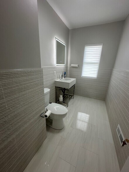 More Photos Of 2605 Burnet Ave, Cincinnati Office For Sale