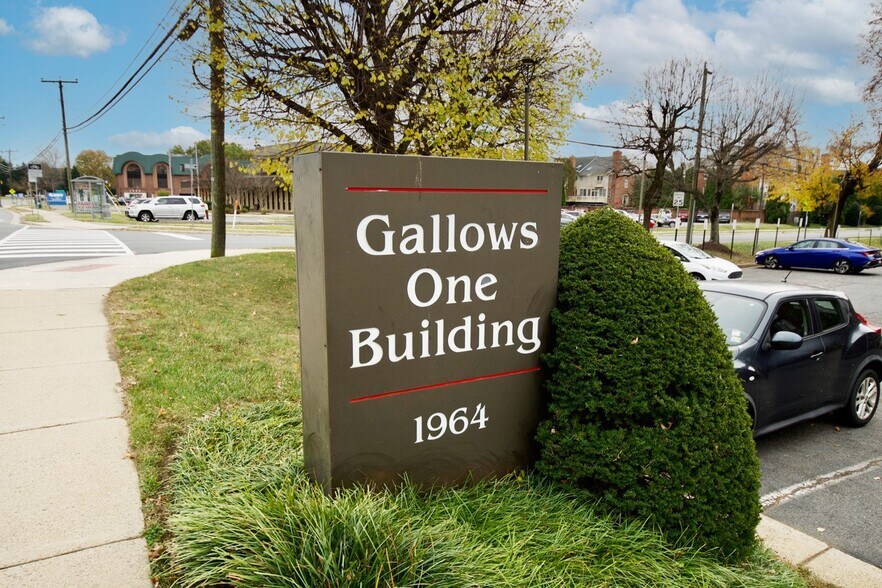 More Photos Of 1964 Gallows Rd, Vienna Office For Sale