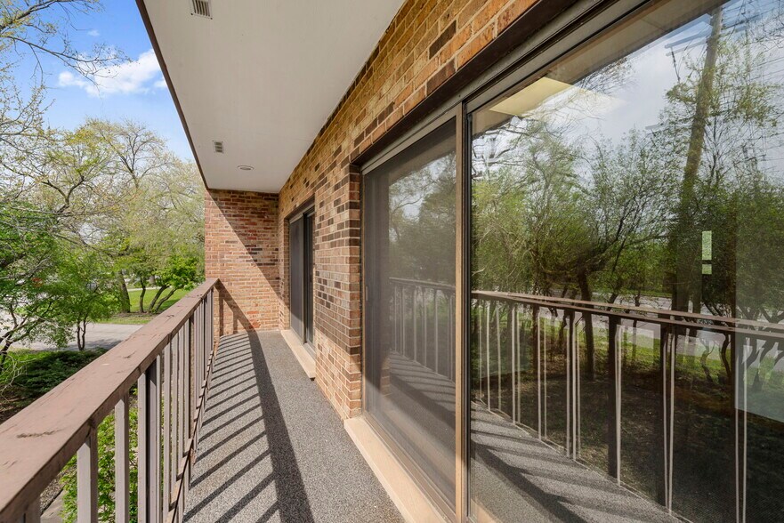 More Photos Of 501 W Ogden Ave, Hinsdale Medical For Sale