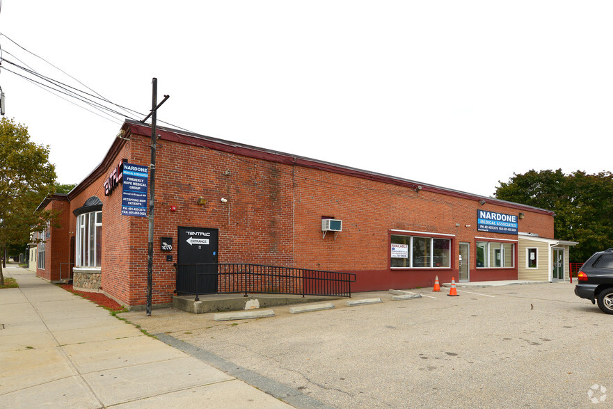 Primary Photo Of 1070-1072 N Main St, Providence Freestanding For Lease