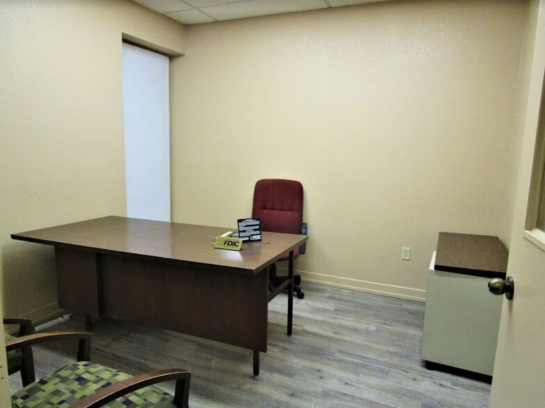 More Photos Of 100 S Main St, Miami Office For Sale