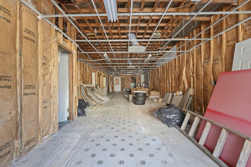 More Photos Of 121 W Broadway, Fulton Storefront Retail Residential For Sale