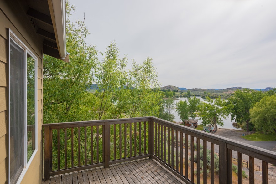 More Photos Of 57662 N Hwy 155 N, Electric City Hotel For Sale