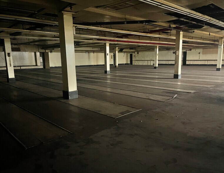 More Photos Of 575 W 181st St, New York Storefront For Lease