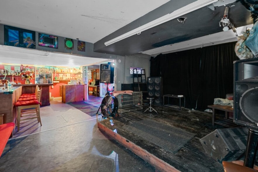 More Photos Of 2112 N Charles St, Baltimore Office For Sale