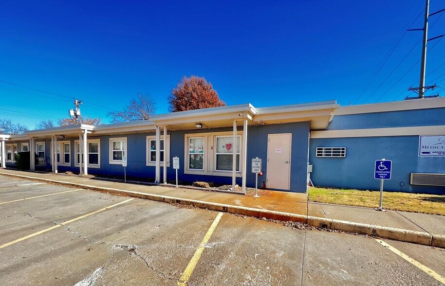 More Photos Of 720 W 1st St, Coffeyville Healthcare For Sale