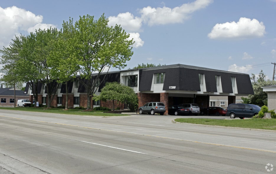 More Photos Of 17200 W 10 Mile Rd, Southfield Office For Lease