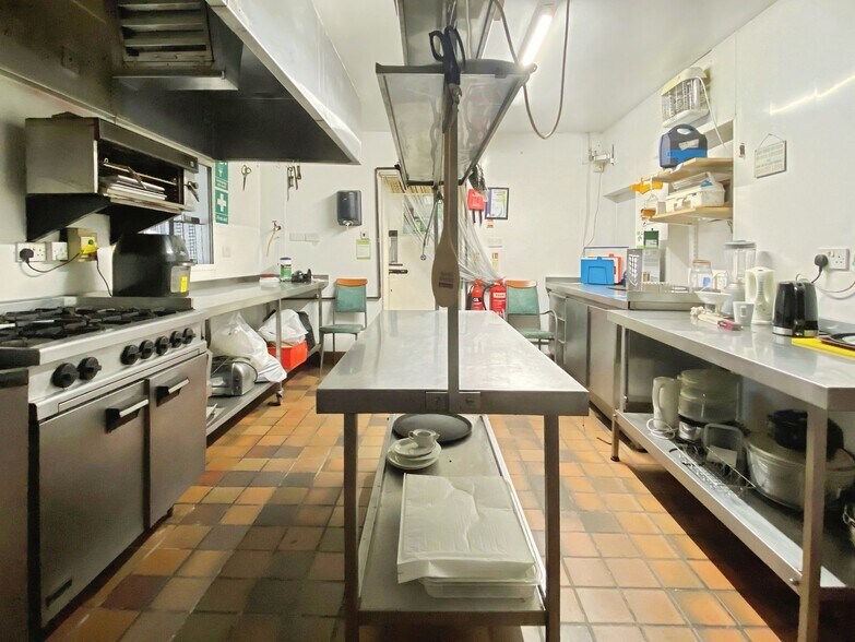 More Photos Of 144-150 Caversham Rd, Reading Hotel For Sale