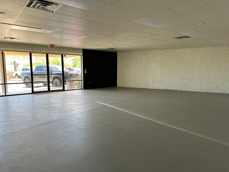 More Photos Of 5030 E Warner Rd, Phoenix Storefront Retail Office For Lease