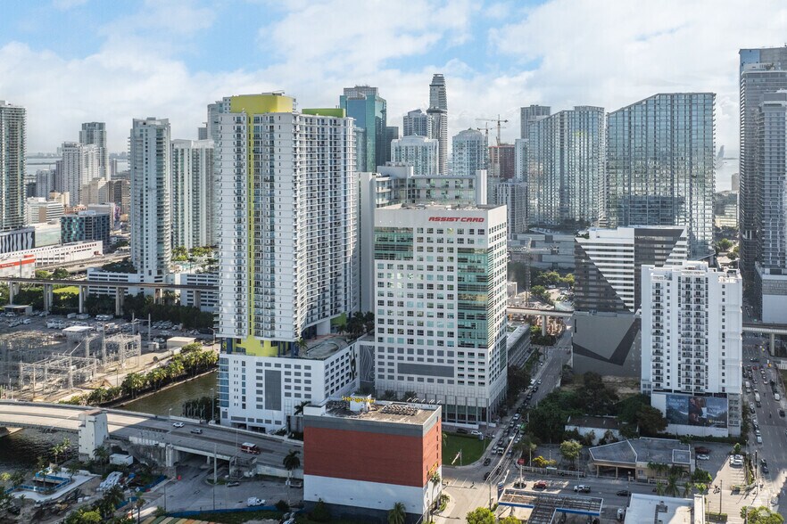 More Photos Of 175 SW 7th St, Miami Medical For Sale