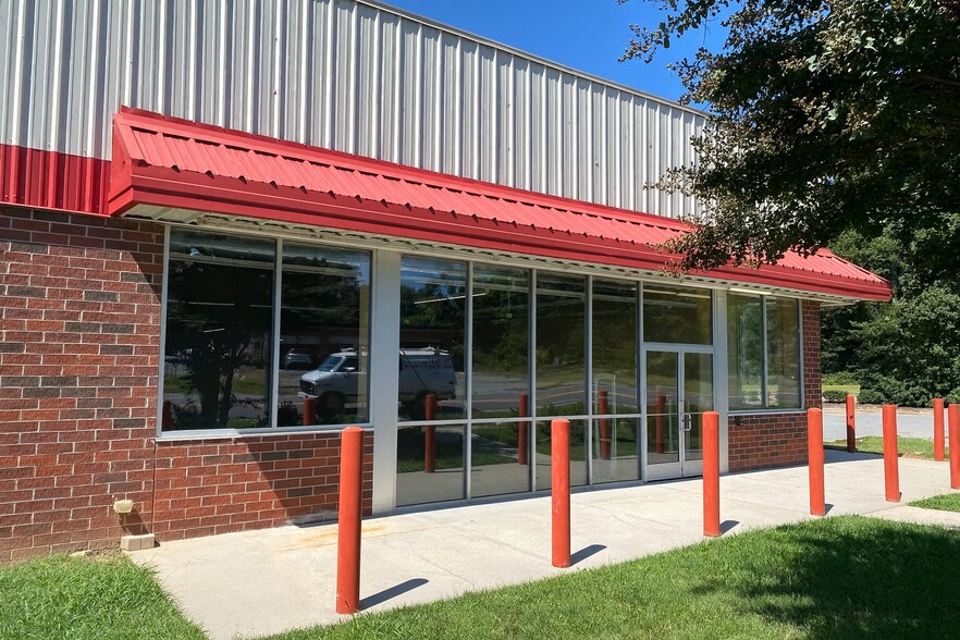 More Photos Of 4404 Old Rural Hall Rd, Winston-Salem Freestanding For Lease