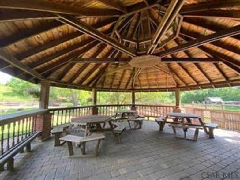 More Photos Of 1939 Forest Hills Dr, Elton Restaurant For Sale