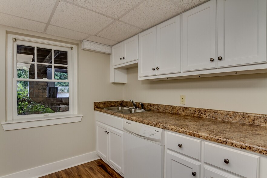 More Photos Of 2606 8th St, Tuscaloosa Office For Sale