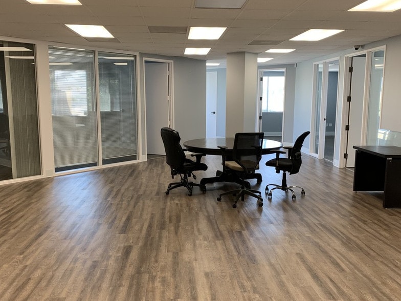 More Photos Of 20720 Ventura Blvd, Woodland Hills Office For Lease