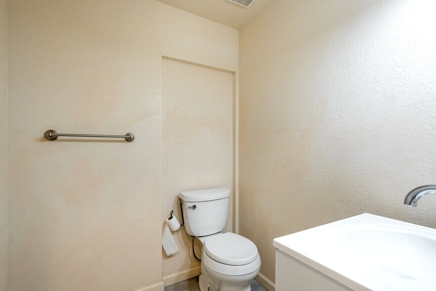 More Photos Of 121 Ruxton Ave, Manitou Springs Storefront Retail Residential For Sale