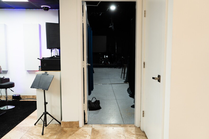 More Photos Of 14066 NW 82nd Unit #8-a Ave, Miami Lakes Sports And Entertainment For Sale