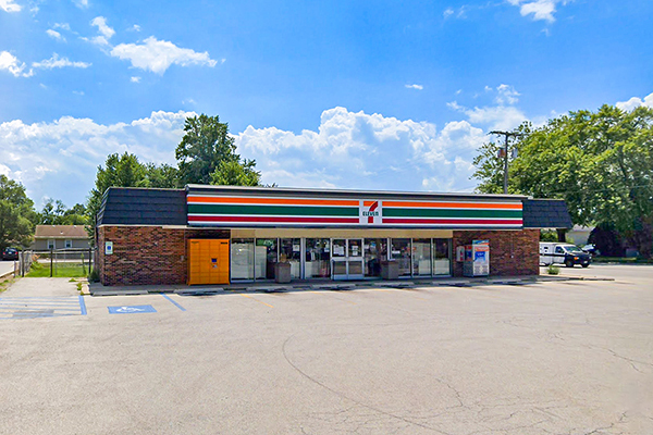 Primary Photo Of 415 W Glen Park Ave, Griffith Convenience Store For Sale