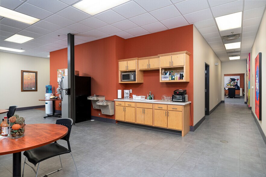 More Photos Of 1330 Potts Ave, High Point Warehouse For Sale