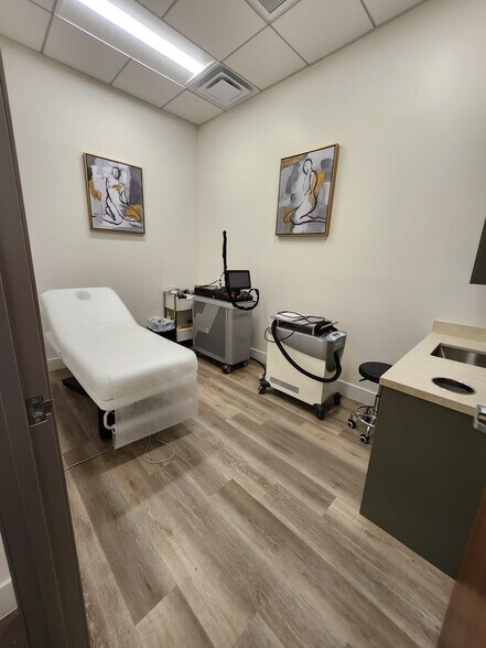 More Photos Of 6630 Foothill Blvd, Tujunga Freestanding For Lease