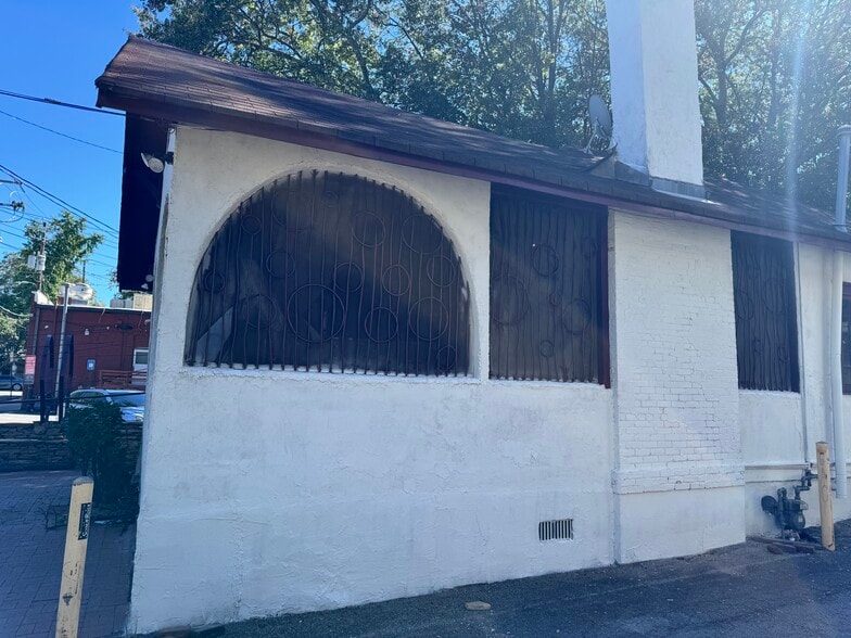 More Photos Of 1043 Greenwood Ave, Atlanta Restaurant For Lease
