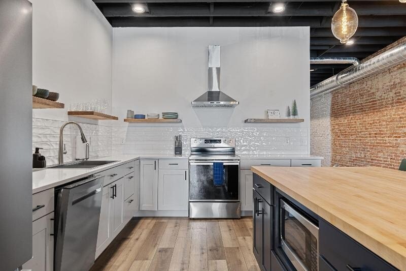More Photos Of 105 E Main St, Niles Storefront For Sale